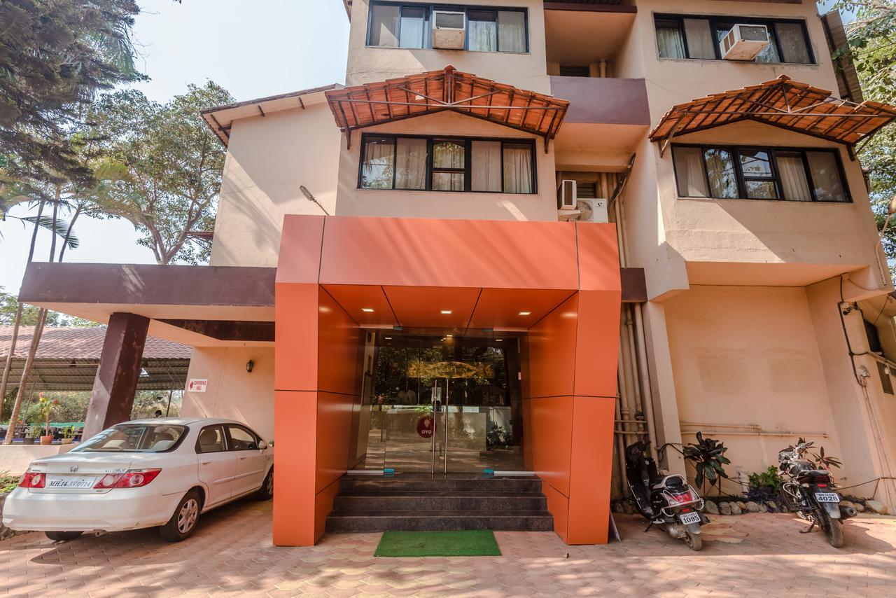 לונבלה Hotel Lions Den מראה חיצוני תמונה