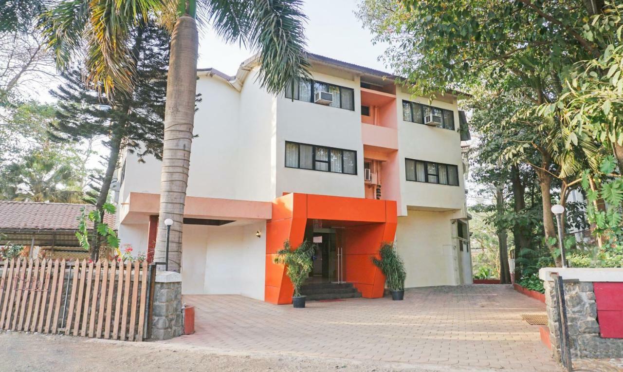 לונבלה Hotel Lions Den מראה חיצוני תמונה