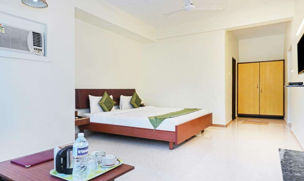 לונבלה Hotel Lions Den מראה חיצוני תמונה