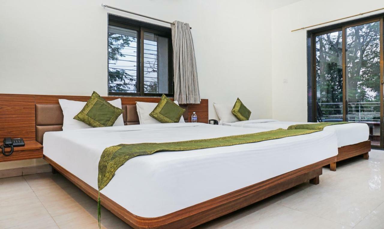 לונבלה Hotel Lions Den מראה חיצוני תמונה