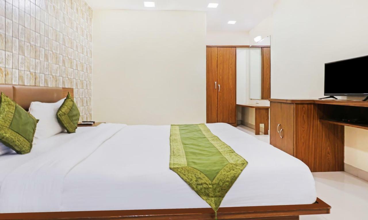 לונבלה Hotel Lions Den מראה חיצוני תמונה