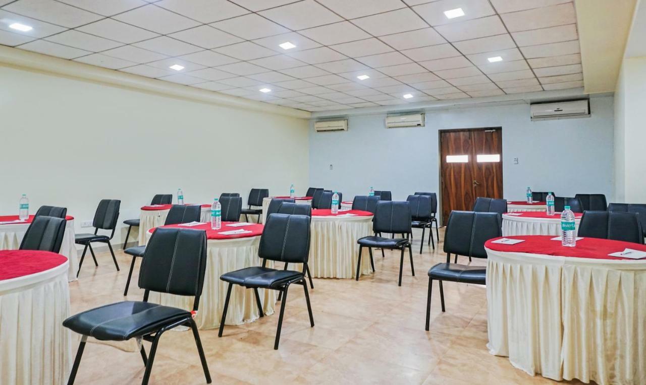לונבלה Hotel Lions Den מראה חיצוני תמונה